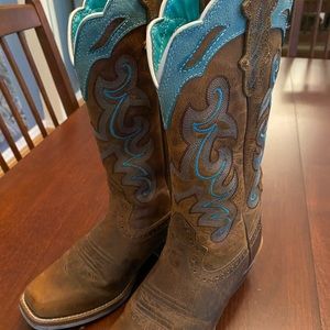 Like new Justin boots!  Great condition. Size 6